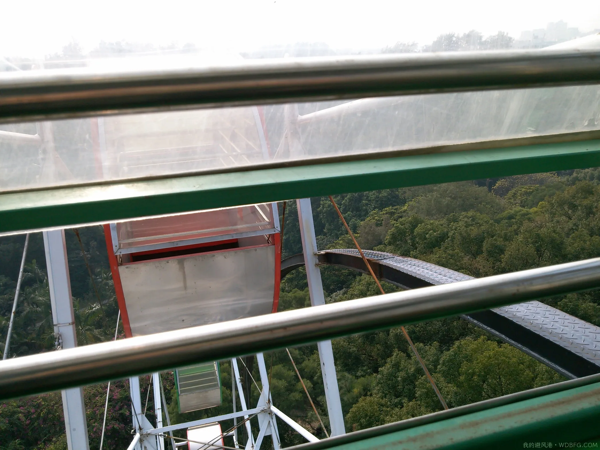 江门东湖公园坐摩天轮