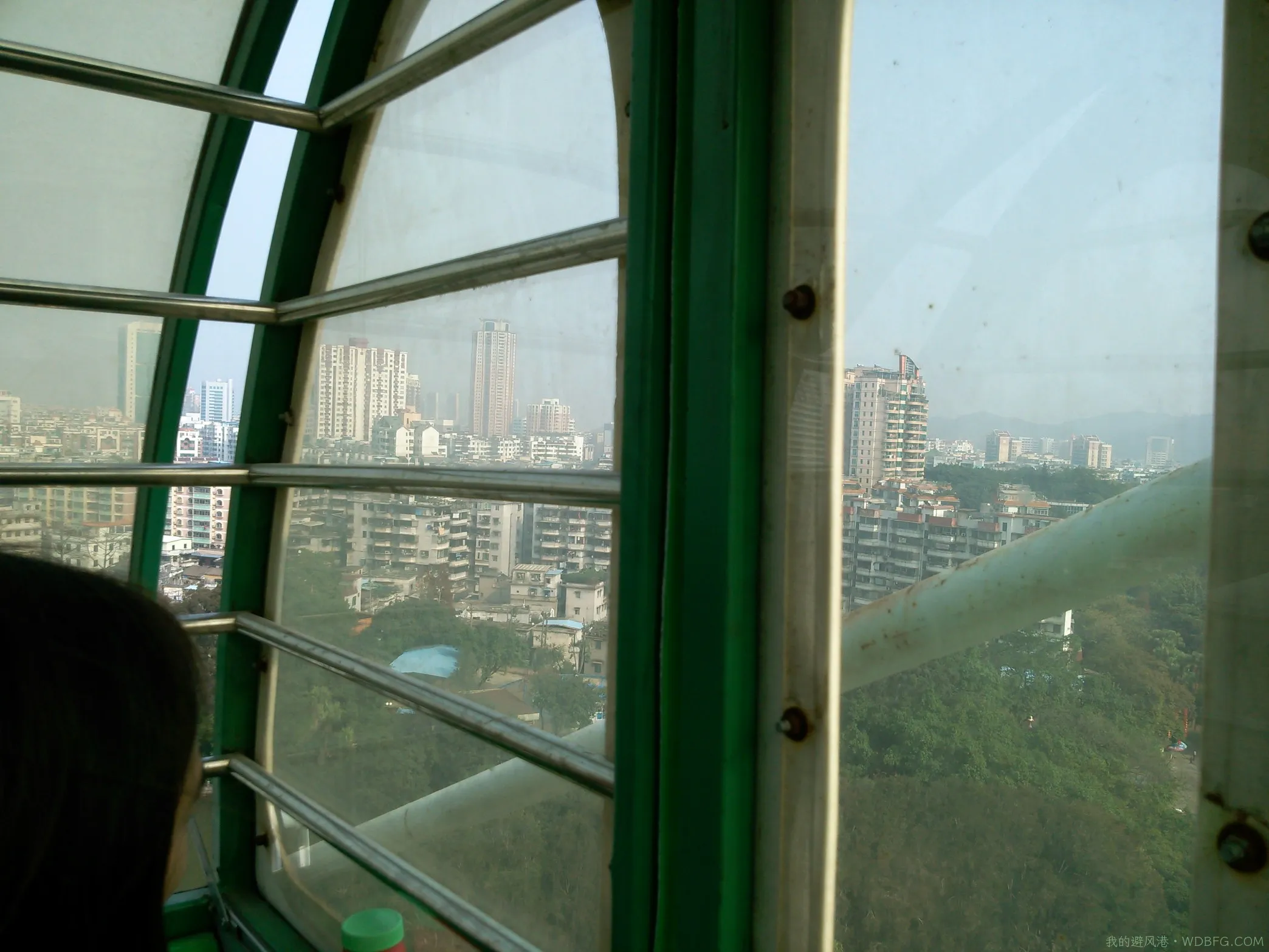 江门东湖公园坐摩天轮